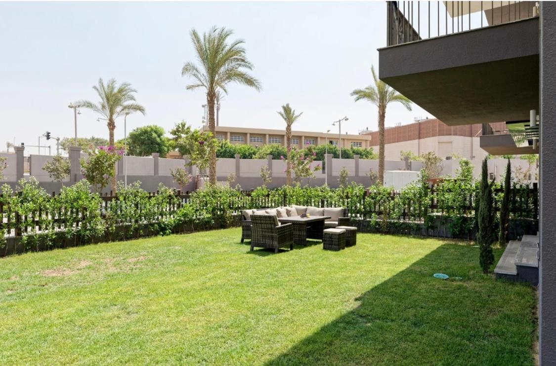 Luxury 2 Bedroom Ground Floor Apartment With Private Garden In Cairo Festival City Bagian luar foto